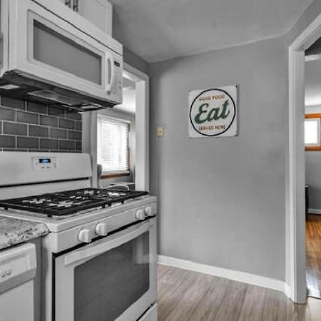 Gorgeous 2 Queen Bedroom Lower Apartment In North Buffalo With Free Driveway Parking Luaran gambar