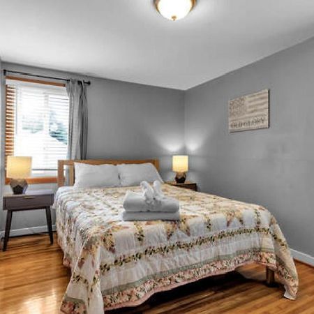 Gorgeous 2 Queen Bedroom Lower Apartment In North Buffalo With Free Driveway Parking Luaran gambar