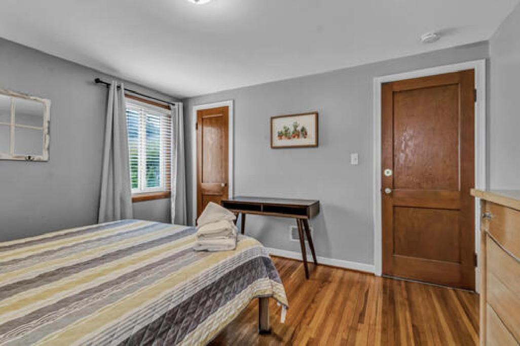Gorgeous 2 Queen Bedroom Lower Apartment In North Buffalo With Free Driveway Parking Luaran gambar