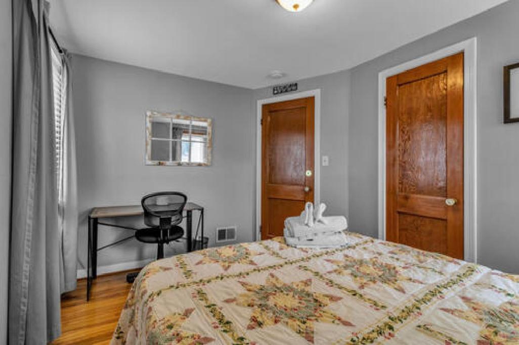 Gorgeous 2 Queen Bedroom Lower Apartment In North Buffalo With Free Driveway Parking Luaran gambar