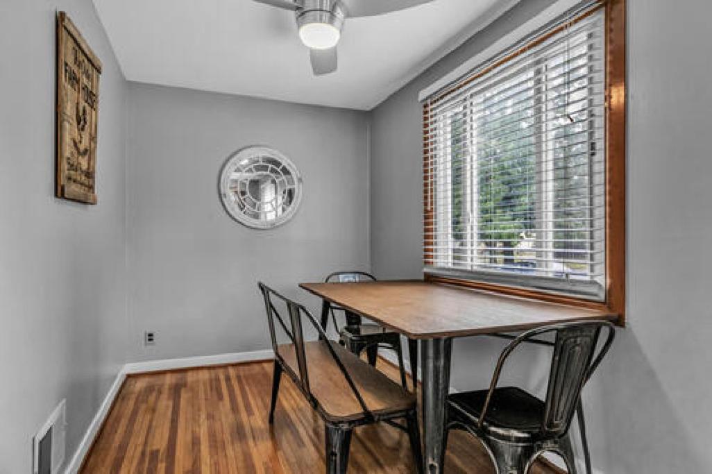 Gorgeous 2 Queen Bedroom Lower Apartment In North Buffalo With Free Driveway Parking Luaran gambar