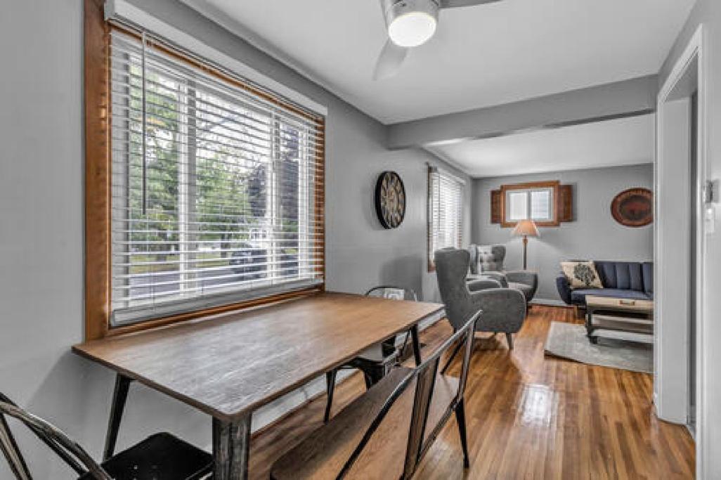 Gorgeous 2 Queen Bedroom Lower Apartment In North Buffalo With Free Driveway Parking Luaran gambar