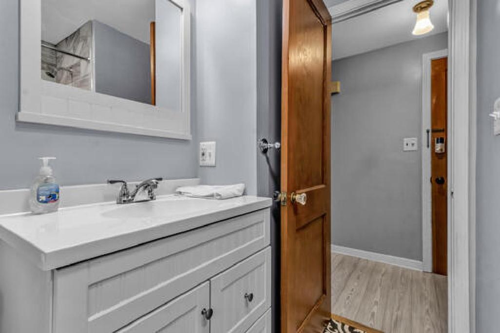 Gorgeous 2 Queen Bedroom Lower Apartment In North Buffalo With Free Driveway Parking Luaran gambar