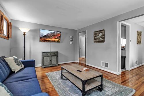 Gorgeous 2 Queen Bedroom Lower Apartment In North Buffalo With Free Driveway Parking Luaran gambar